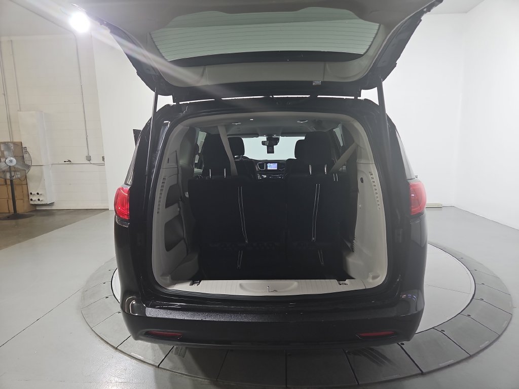 Used 2024 Chrysler Voyager LX FWD image 22