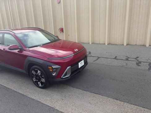 Used 2025 Hyundai Kona SEL image 2