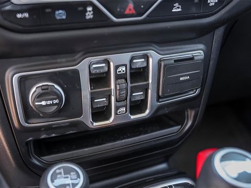 Used 2022 Jeep Wrangler Unlimited Sahara w/ Cold Weather Group image 20