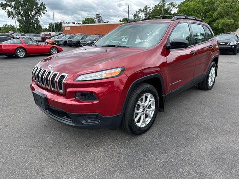 Used 2015 Jeep Cherokee Sport w/ Cold Weather Group AWD/4WD image 7