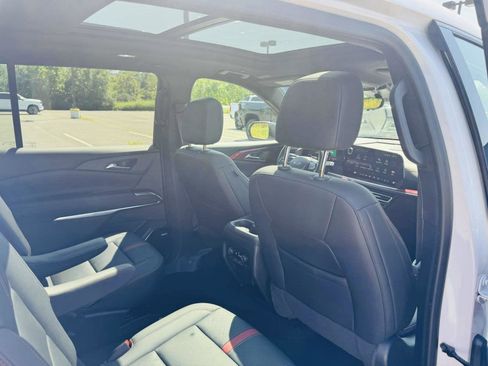 Used 2024 Chevrolet Traverse RS image 35