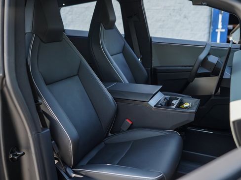 Used 2025 Tesla Cybertruck AWD Crew Cab image 24