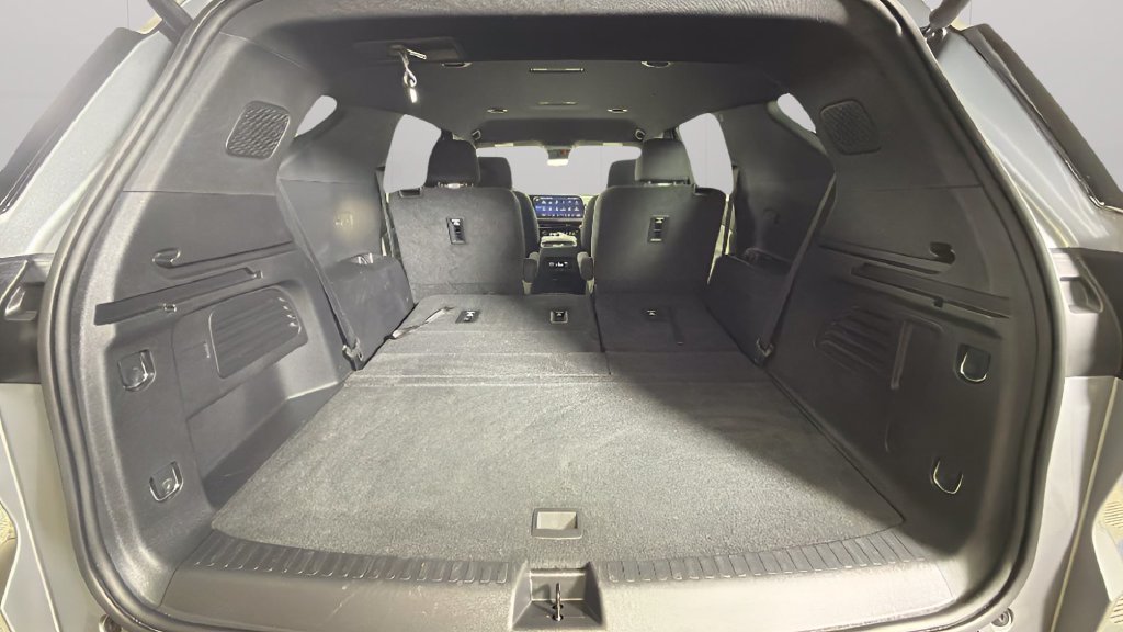 Certified 2026 Chevrolet Traverse LT w/ Driver Confidence Package FWD image 30