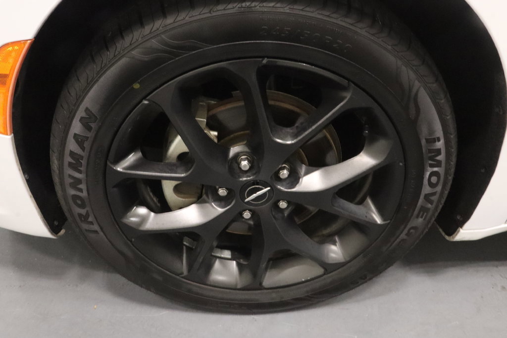 Certified 2025 Chrysler Pacifica Limited FWD image 23