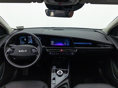 Used 2023 Kia Niro EX image 13