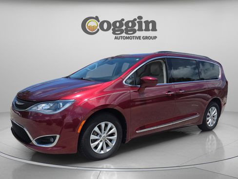 Used 2017 Chrysler Pacifica Touring-L FWD image 1