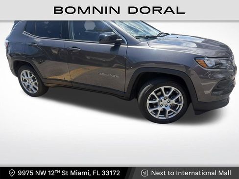 Used 2022 Jeep Compass Latitude AWD/4WD image 1