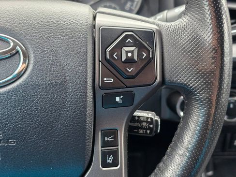 Used 2018 Toyota Tacoma TRD Off-Road image 31