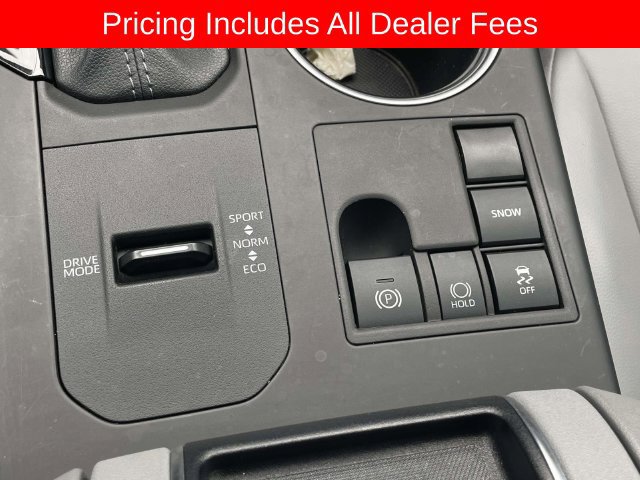 Used 2023 Toyota Highlander XLE FWD image 31