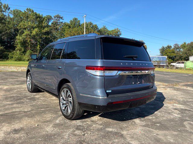 Used 2023 Lincoln Navigator Reserve AWD/4WD image 5