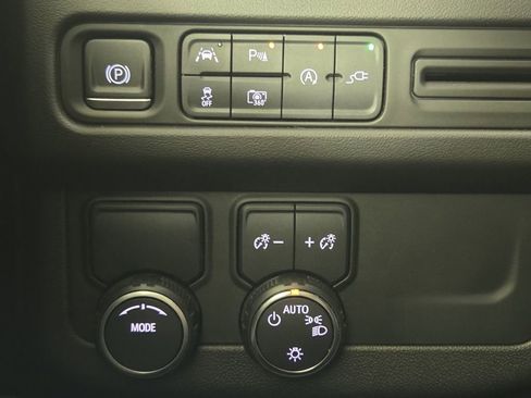 Used 2022 Chevrolet Tahoe LT w/ Luxury Package RWD image 22