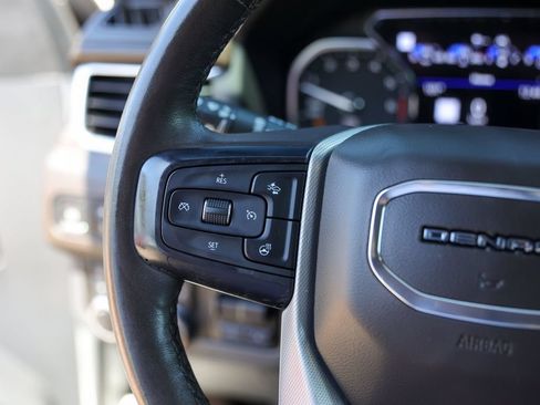 Used 2021 GMC Yukon XL Denali w/ Denali Premium Package AWD/4WD image 14