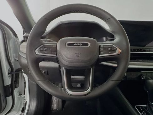 Used 2025 Jeep Compass Limited image 12