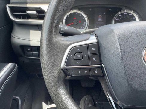 Used 2020 Toyota Highlander L image 25