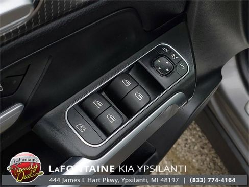 Used 2021 Mercedes-Benz GLB 250 4MATIC w/ Premium Package image 15