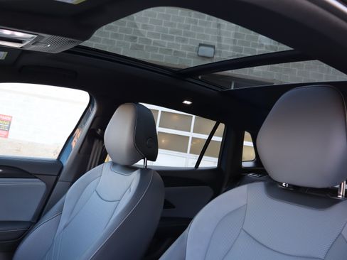 Certified 2025 Volkswagen Tiguan SE R-Line image 23