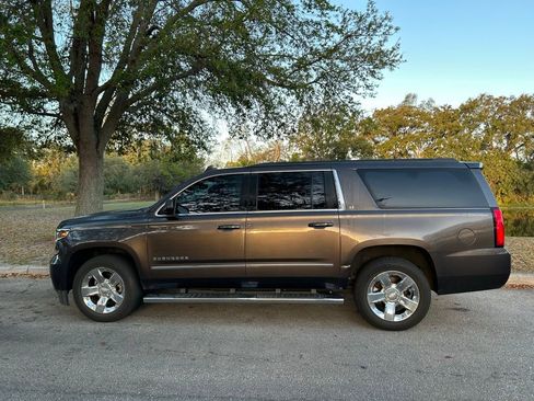 Used 2017 Chevrolet Suburban LT w/ LT Signature Package image 2