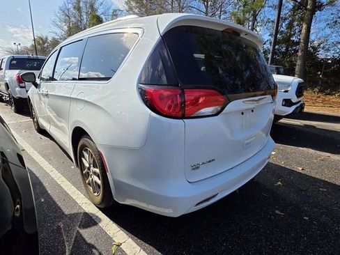 Used 2021 Chrysler Voyager Lxi image 3