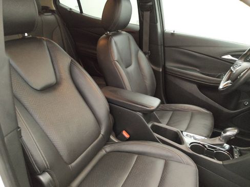 Used 2021 Buick Encore GX Essence FWD image 21