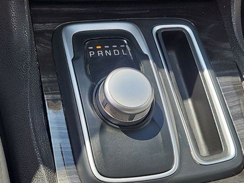 Used 2015 Chrysler 300 Limited RWD image 14