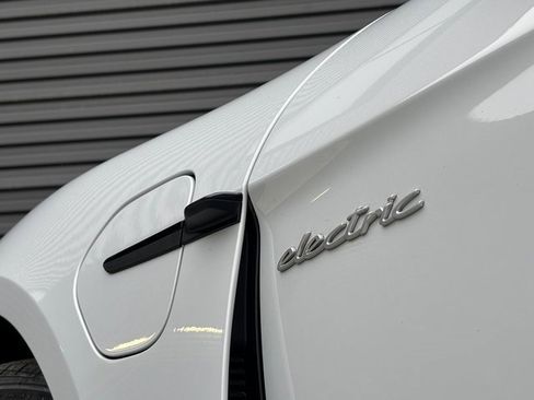 Certified 2025 Porsche Taycan image 27