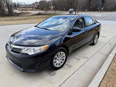 Used 2012 Toyota Camry SE image 1