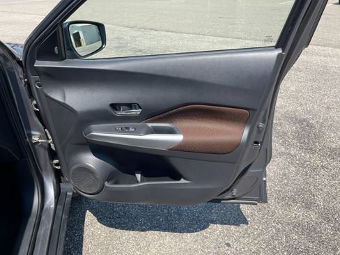 Used 2019 Nissan Kicks SR w/ Exterior Electronics Package FWD image 17