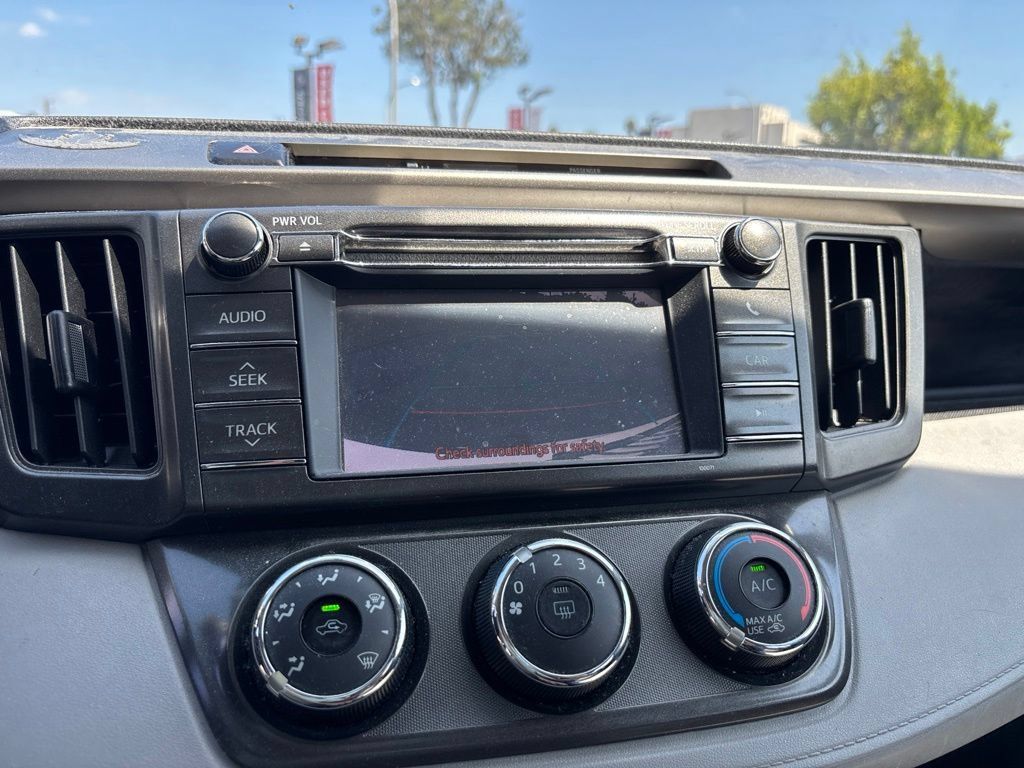 Used 2013 Toyota RAV4 LE AWD/4WD image 21