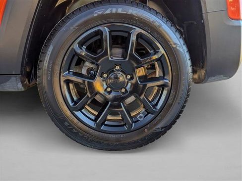 Used 2020 Jeep Renegade Latitude w/ Cold Weather Group image 22