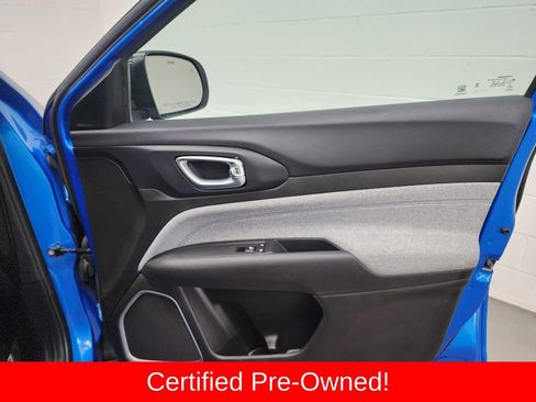 Used 2024 Jeep Compass Latitude image 30