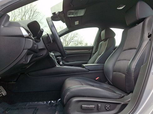 Used 2018 Honda Accord Sport image 13