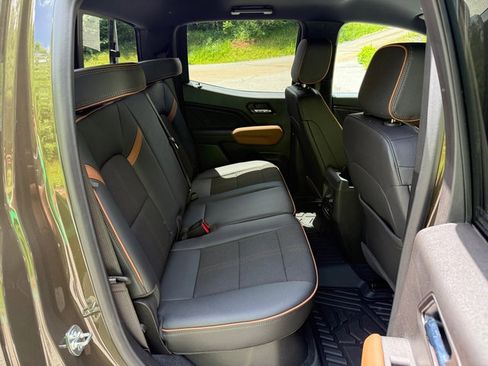 Used 2025 GMC Canyon AT4 AWD/4WD image 17