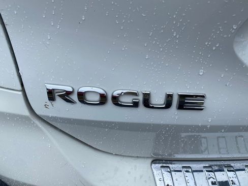 Used 2019 Nissan Rogue S w/ Special Edition Package FWD image 15