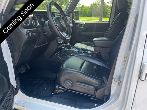 Used 2018 Jeep Wrangler Unlimited Sahara AWD/4WD image 9