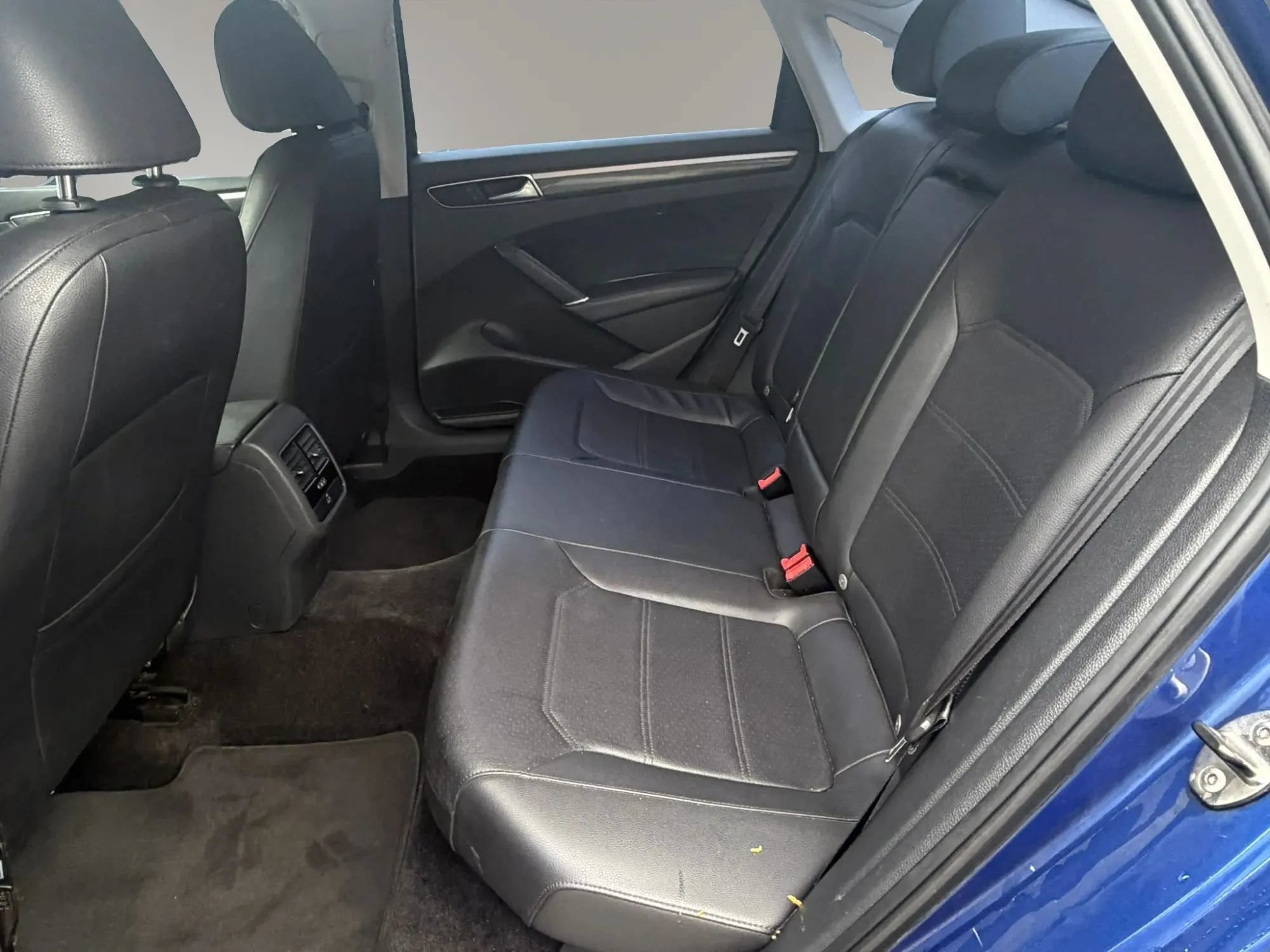 Used 2017 Volkswagen Passat 1.8T SE FWD image 13