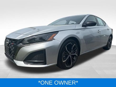Used 2024 Nissan Altima 2.5 SR FWD image 3
