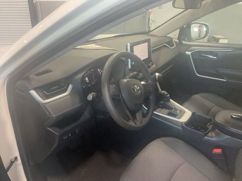 Used 2024 Toyota RAV4 XLE AWD/4WD image 9