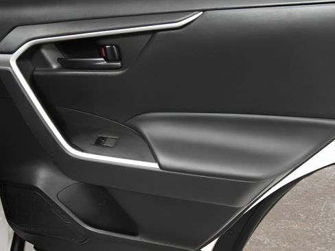 Used 2023 Toyota RAV4 LE image 15