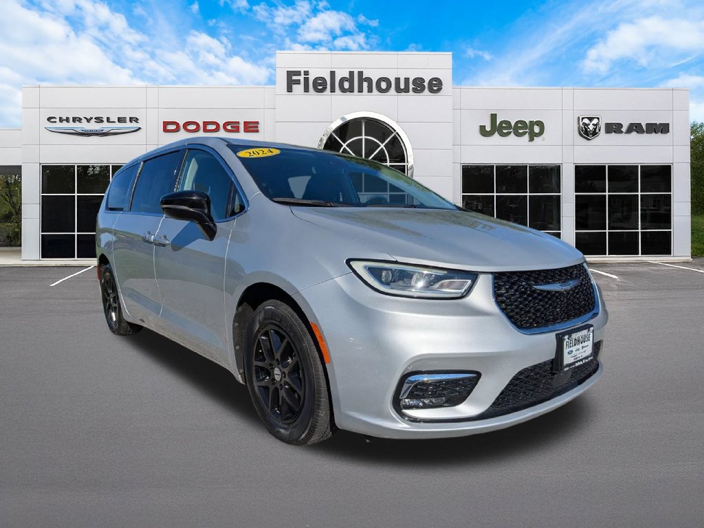 Used 2024 Chrysler Pacifica Touring-L FWD image 3