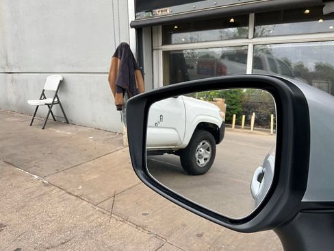 Used 2025 Nissan Versa SV image 18