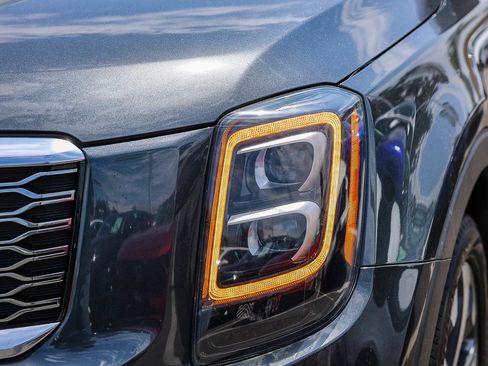 Used 2021 Kia Telluride EX w/ EX Premium Package FWD image 23
