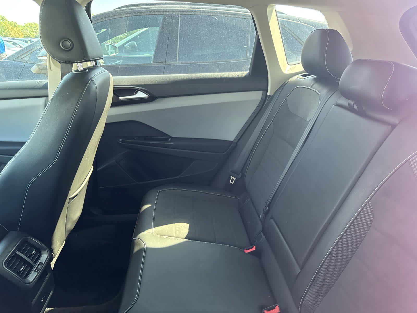 Used 2023 Volkswagen Taos SE w/ Panoramic Sunroof Package AWD/4WD image 5