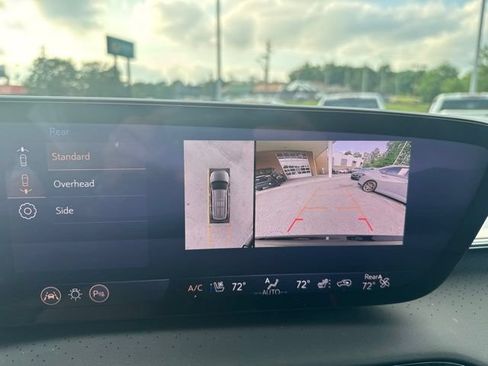 Used 2025 Buick Enclave Avenir AWD/4WD image 26