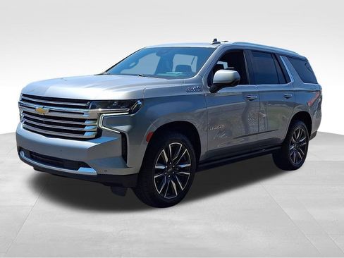 Used 2024 Chevrolet Tahoe High Country w/ Premium Package 2 AWD/4WD image 3