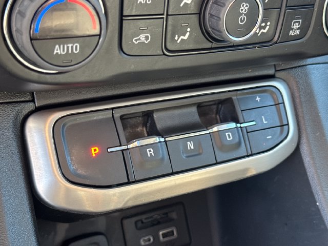 Used 2023 GMC Acadia Denali w/ Denali Technology Package FWD image 17