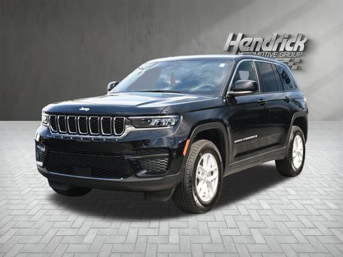 Used 2025 Jeep Grand Cherokee Laredo X w/ Luxury Tech Group I RWD image 5