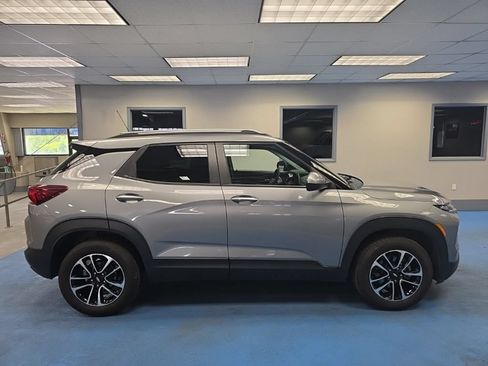 Certified 2025 Chevrolet TrailBlazer LT AWD/4WD image 2