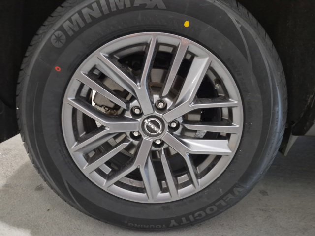 Used 2025 Nissan Rogue S AWD/4WD image 27