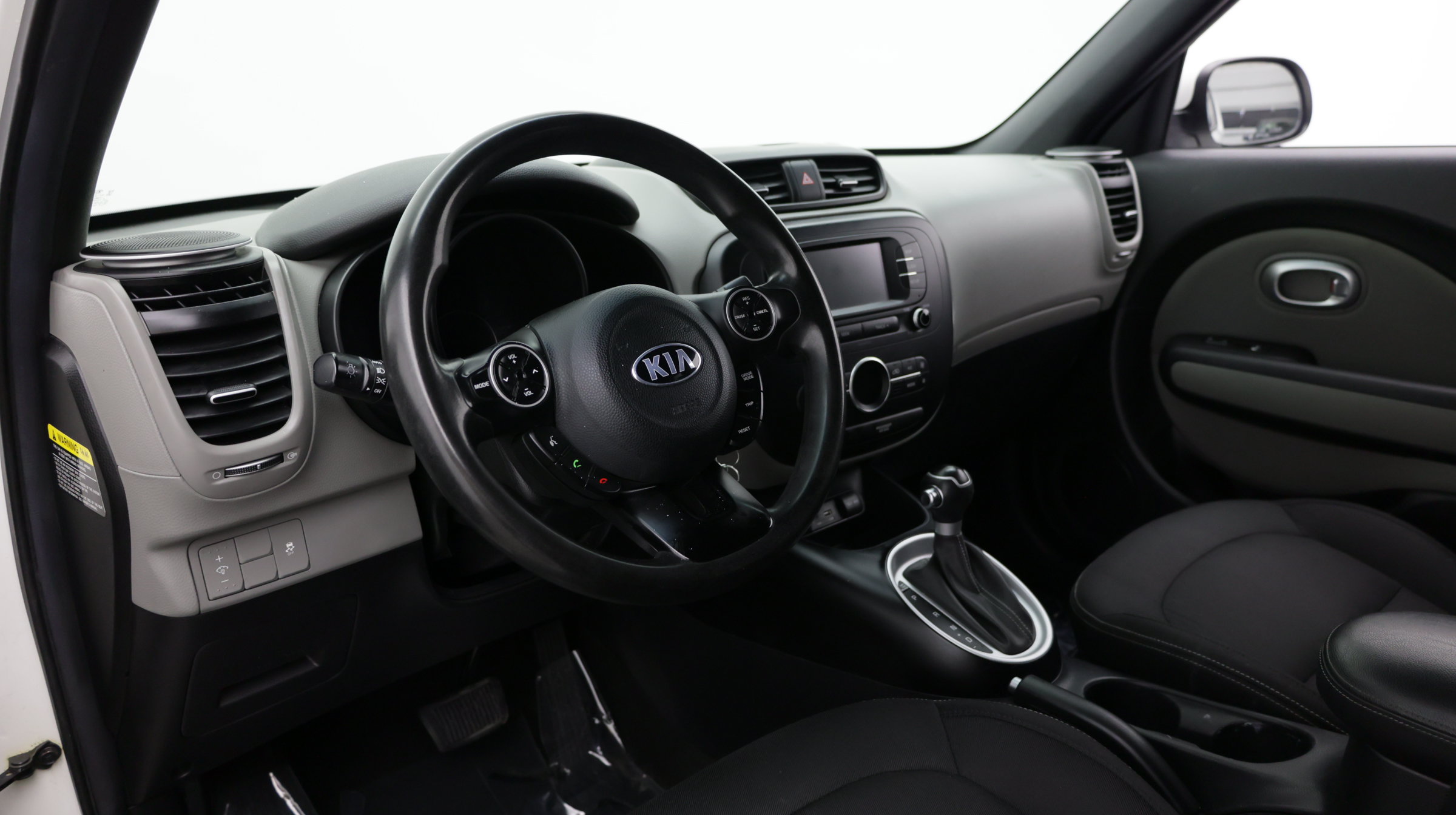 Used 2017 Kia Soul + FWD image 11