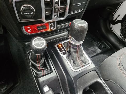Used 2021 Jeep Wrangler Unlimited Rubicon AWD/4WD image 36